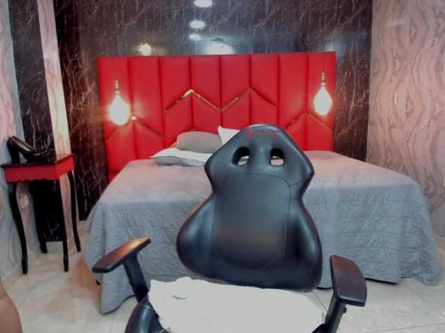 LatinaHoleQueen-1