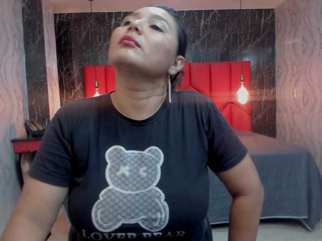 LatinaHoleQueen-1