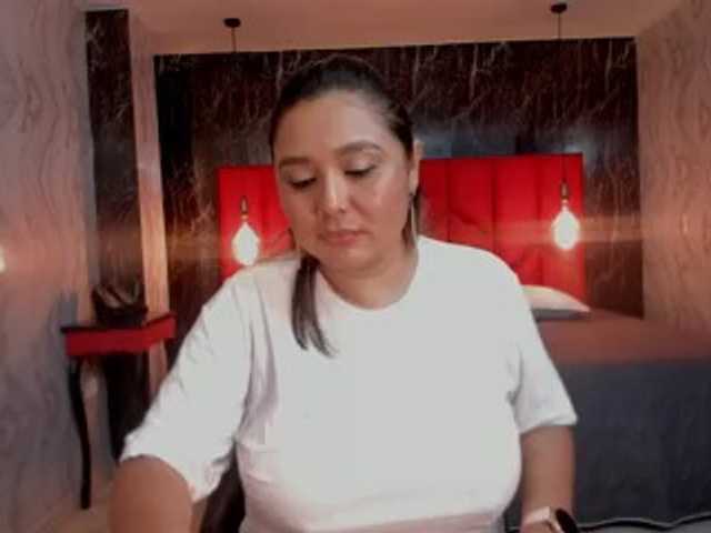 LatinaHoleQueen-1