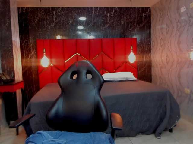 LatinaHoleQueen-1 live cam preview