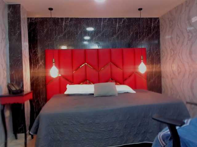 LatinaHoleQueen-1 live cam on BongaCams