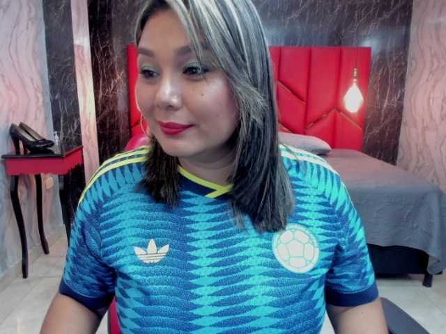 LatinaHoleQueen-1