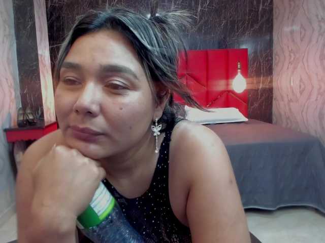 LatinaHoleQueen-1
