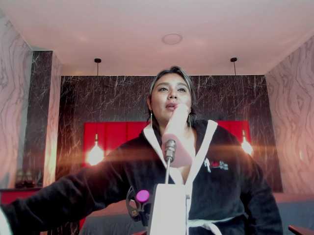 LatinaHoleQueen-1