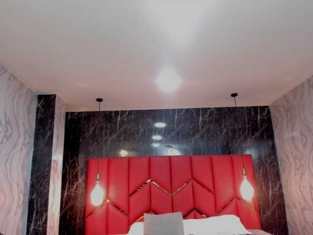 LatinaHoleQueen-1 live webcam show