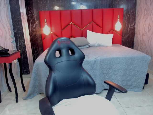 LatinaHoleQueen-1
