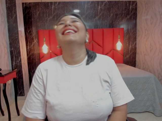LatinaHoleQueen-1 live webcam show