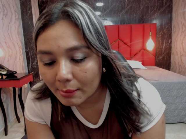 LatinaHoleQueen-1 live webcam show