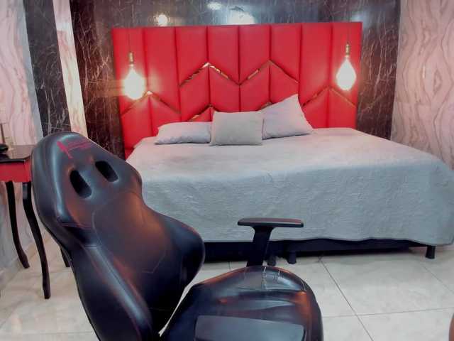 LatinaHoleQueen-1 live cam on BongaCams