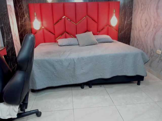 LatinaHoleQueen-1 live cam on BongaCams