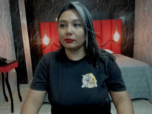 LatinaHoleQueen-1 live cam on BongaCams