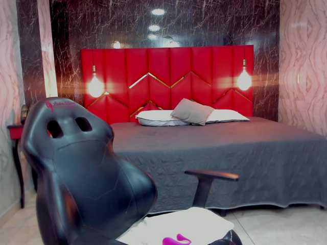 LatinaHoleQueen-1 live cam on BongaCams