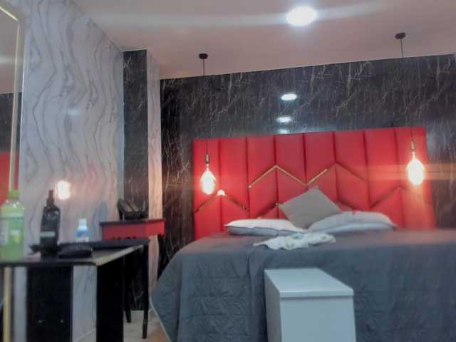 Latinaholequeen 1 on Bongacams