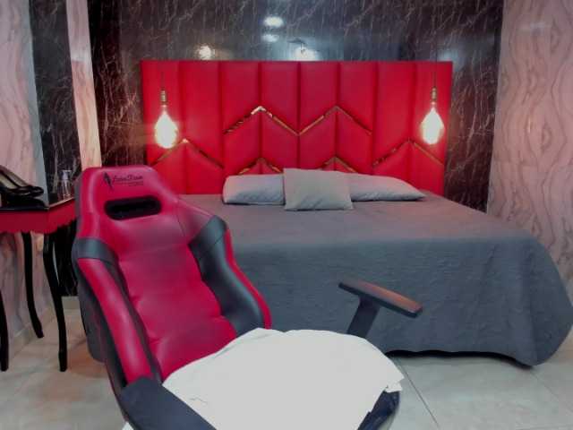 LatinaHoleQueen-1 live cam on BongaCams
