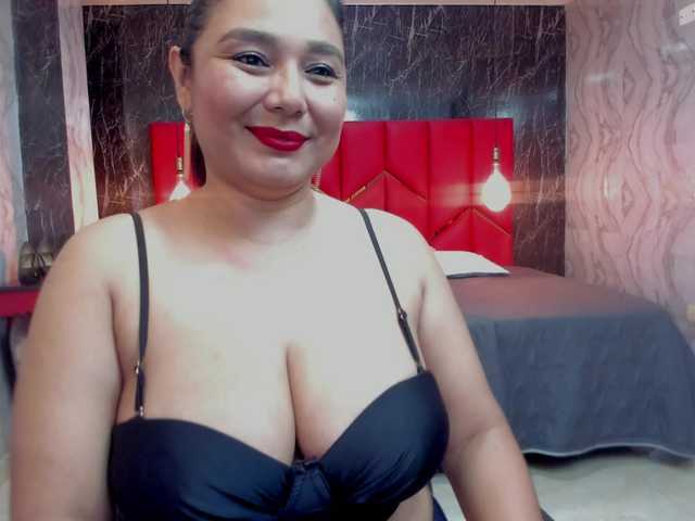 LatinaHoleQueen-1
