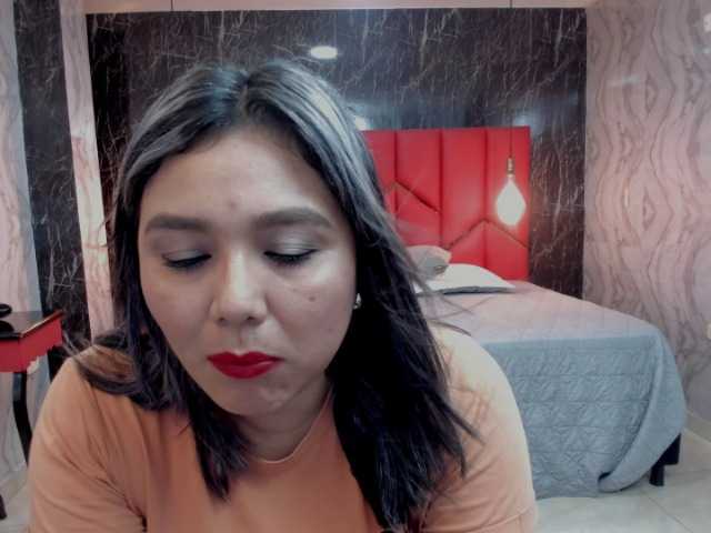 LatinaHoleQueen-1 live webcam show