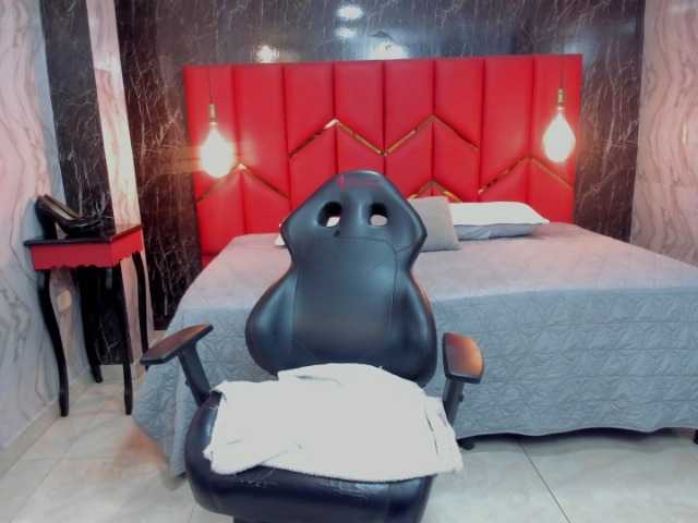 LatinaHoleQueen-1 live cam on BongaCams