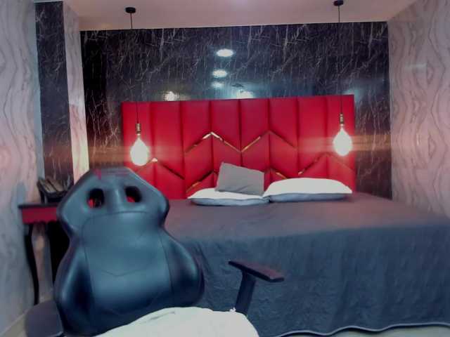 LatinaHoleQueen-1