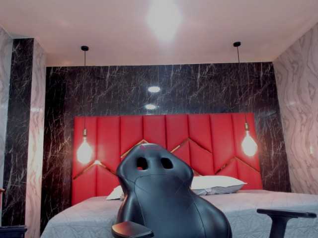 LatinaHoleQueen-1 live cam on BongaCams
