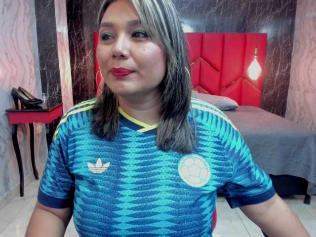 LatinaHoleQueen-1