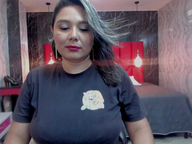 LatinaHoleQueen-1