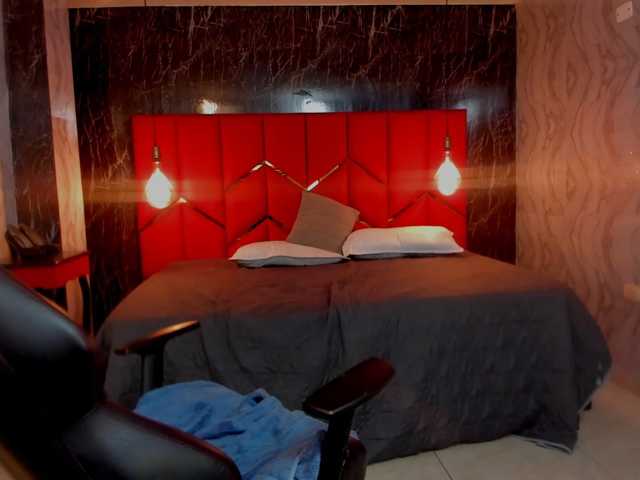 LatinaHoleQueen-1 live cam on BongaCams