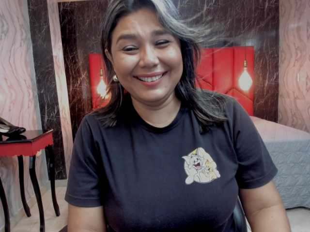 LatinaHoleQueen-1