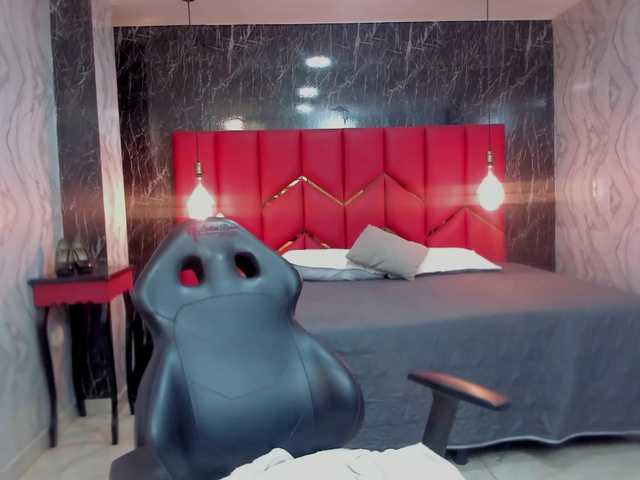 LatinaHoleQueen-1 live cam preview