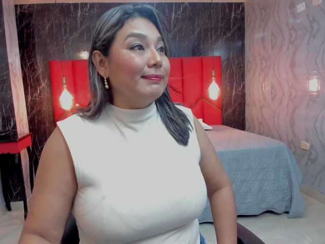 LatinaHoleQueen-1