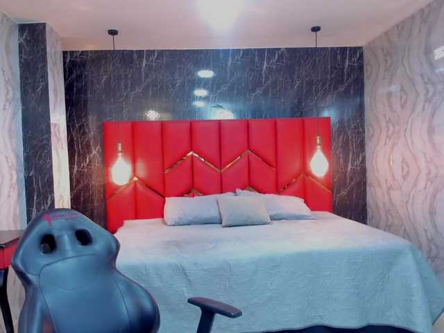 LatinaHoleQueen-1 live cam on BongaCams