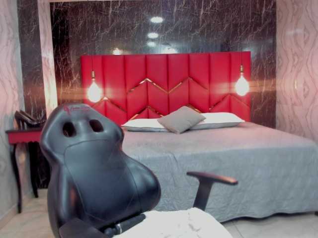 LatinaHoleQueen-1 live cam on BongaCams