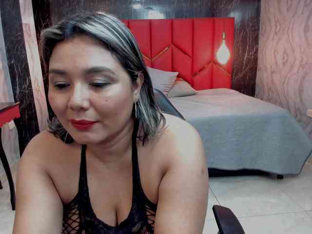 LatinaHoleQueen-1 webcam