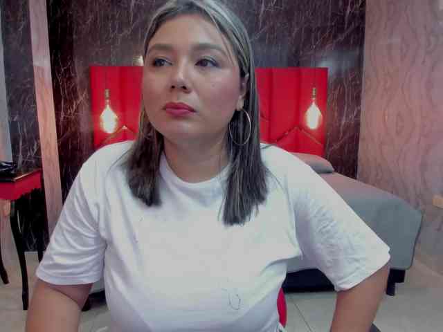 LatinaHoleQueen-1