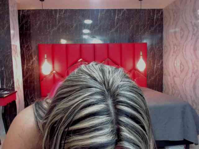 LatinaHoleQueen-1 webcam