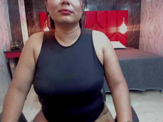 LatinaHoleQueen-1 webcam