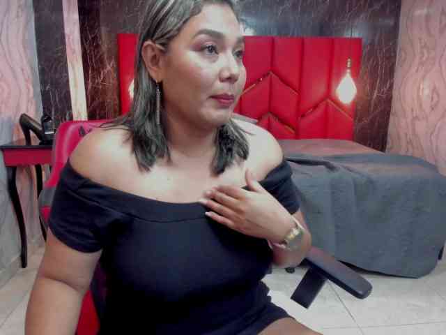 LatinaHoleQueen-1 LatinaHoleQueen-1