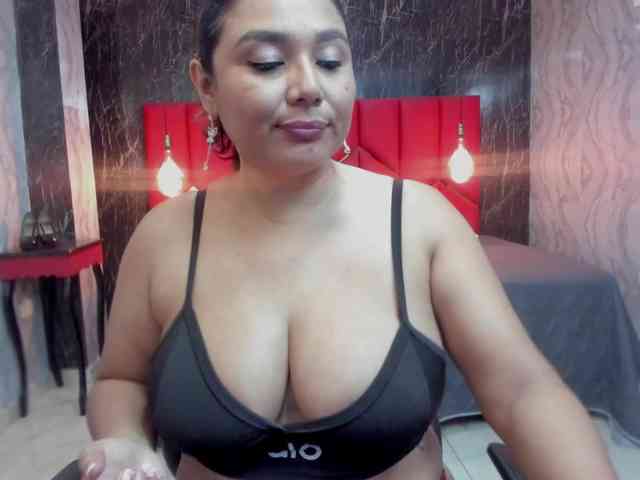 LatinaHoleQueen-1
