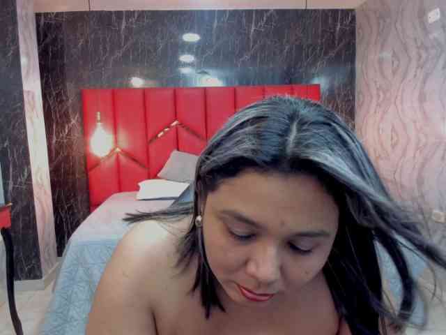 LatinaHoleQueen-1 webcam