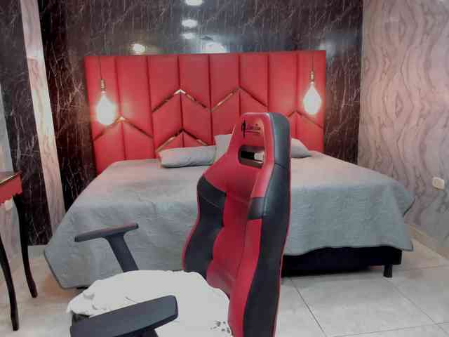 LatinaHoleQueen-1 webcam