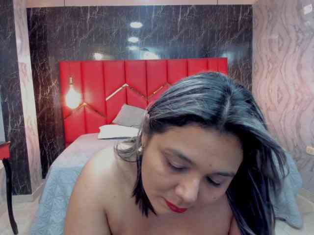 LatinaHoleQueen-1 LatinaHoleQueen-1