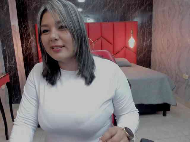 LatinaHoleQueen-1 webcam