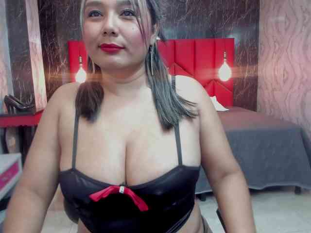 latinaholequeen-1's live room