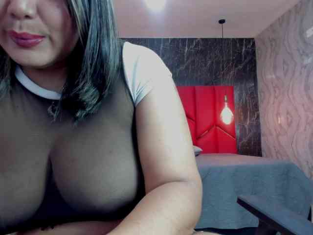 LatinaHoleQueen-1 webcam