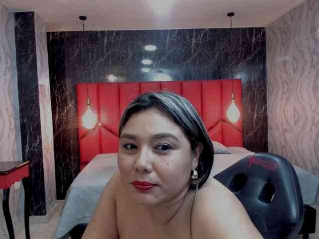 LatinaHoleQueen-1 - Girl 