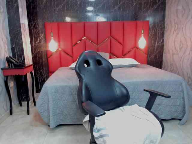 LatinaHoleQueen-1 webcam