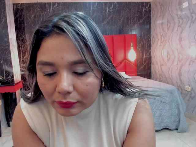 LatinaHoleQueen-1 webcam