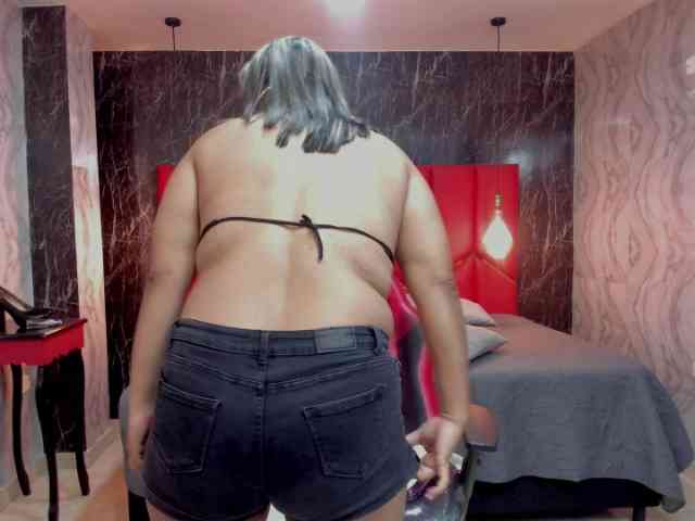 LatinaHoleQueen-1 webcam