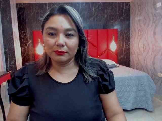 LatinaHoleQueen-1 webcam