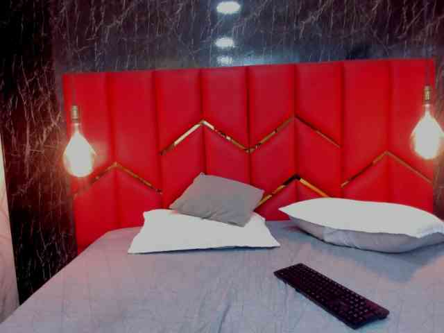LatinaHoleQueen-1 webcam
