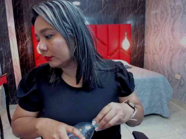 LatinaHoleQueen-1 webcam